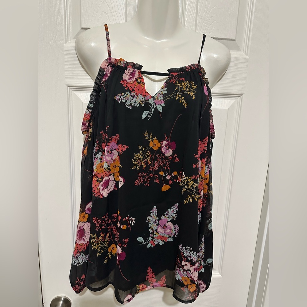 Doe & Rae Black and Red Floral Top Blouse Women Sz Small